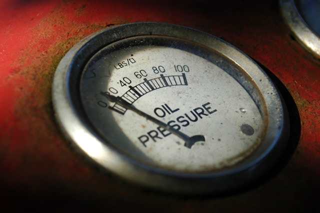 Why Your Oil Pressure Gauge Is Sending Warning Signs That You Shouldn’t Ignore?